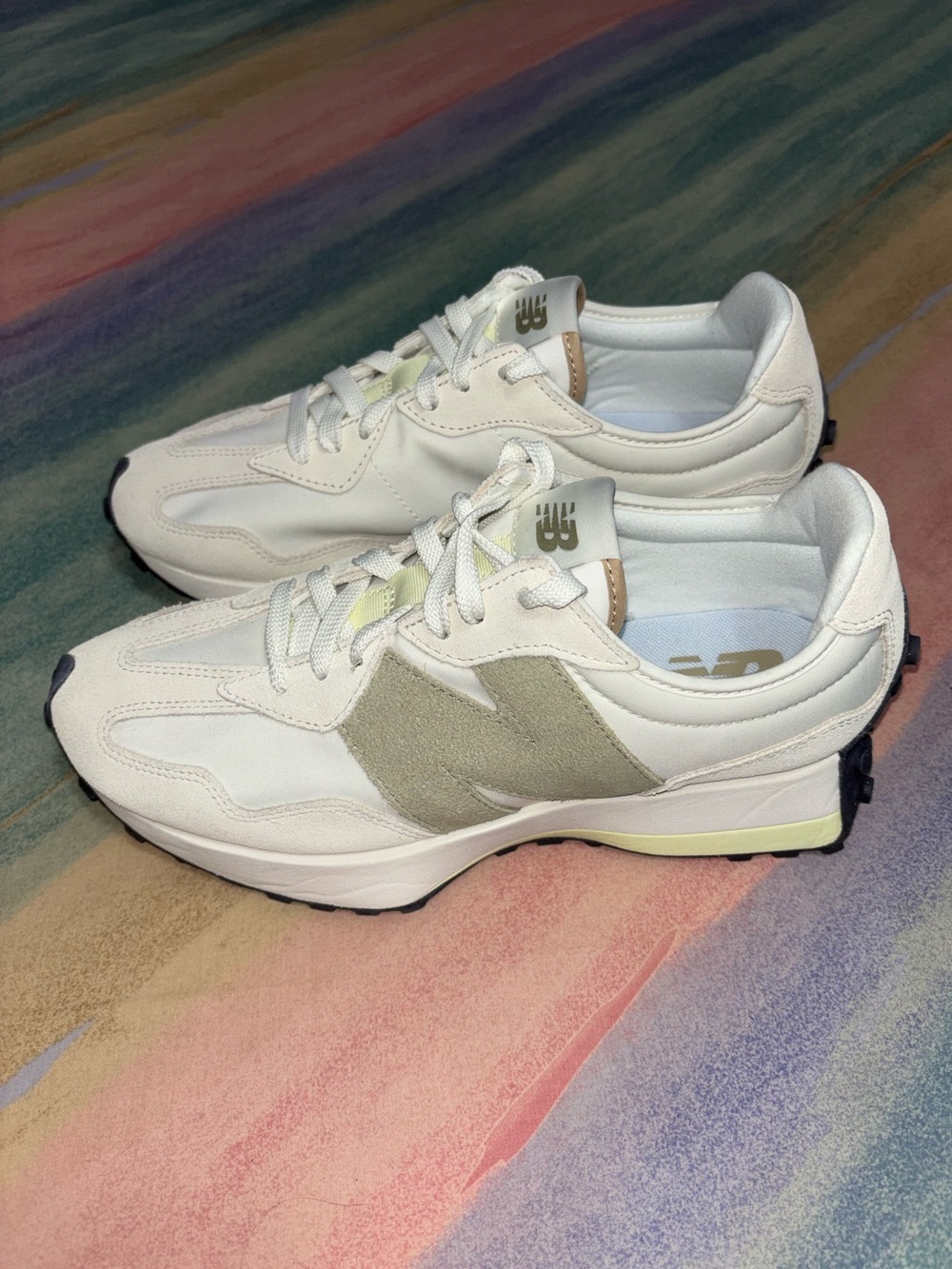 New Balance 327 Sneakers WS327PS Turtledove Grey Green Womens Size 9 shoes - Picture 1 of 9